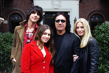 Gene Simmons, Shannon Tweed, and kids