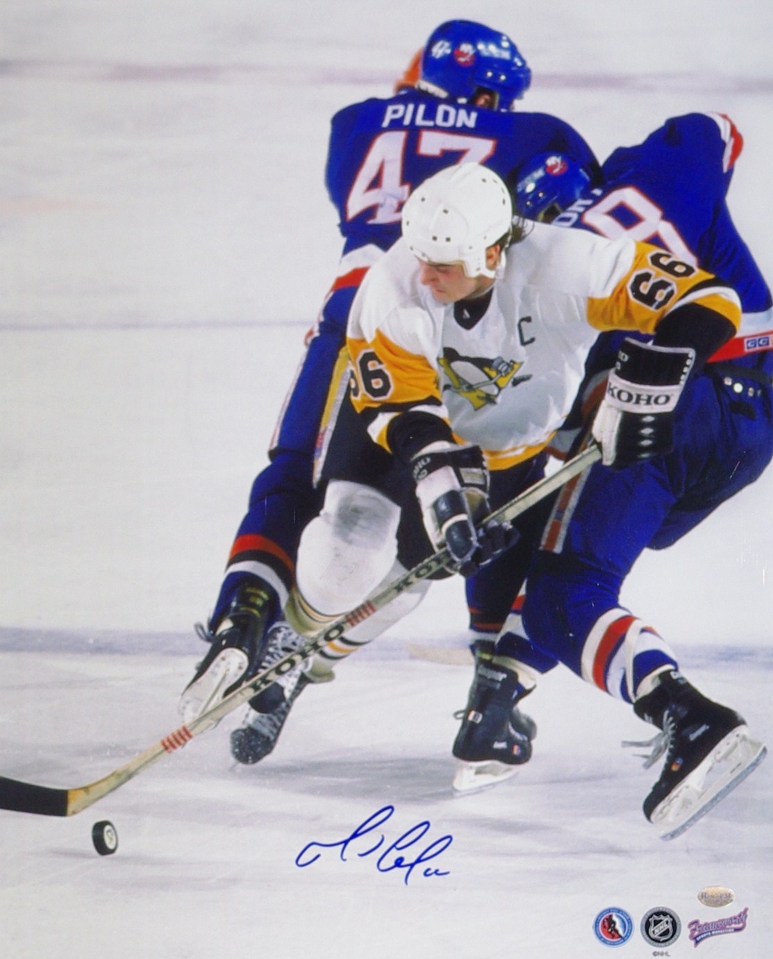 Mario Lemieux splitting two NY Islander defensemen