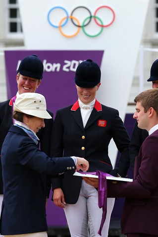Zara Phillips receives her silver medal from her mother, Princess Anne